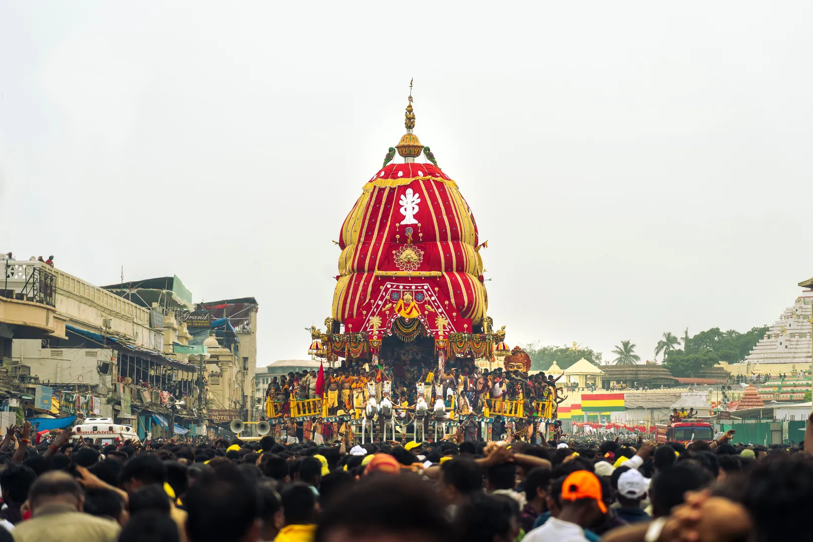 crowd-devotees-gathered-streets-puri-celebrate-great-jagannath-rath-yatra-day